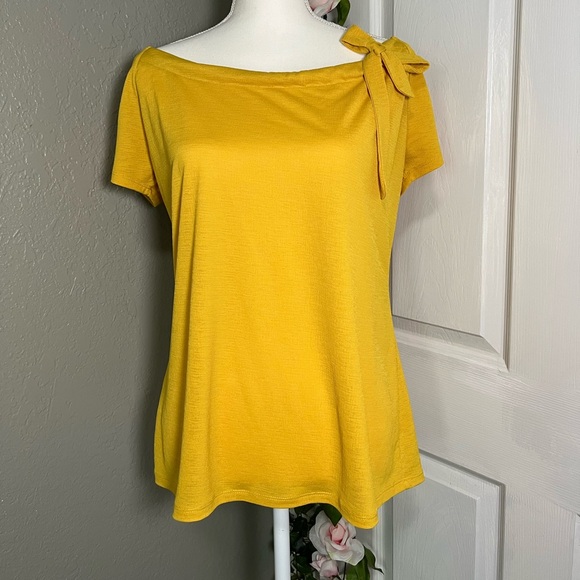 Adele & May Tops - 🌼NWOT Yellow Top/Blouse.